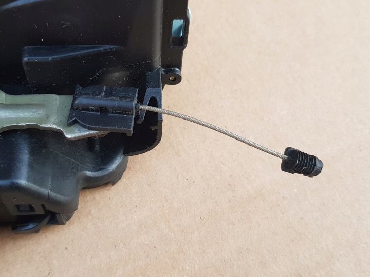 SERRURE DE PORTE GAUCHE AVANT VW TOURAN I GOLF V 3D1837015 9 GOUPILLE FONCTIONNEL