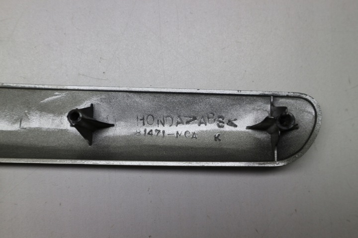 HONDA GL 1800 GOLDWING MOULURE GAUCHE SUPÉRIEURE ANGLE COFFRE DE RANGEMENT NH469