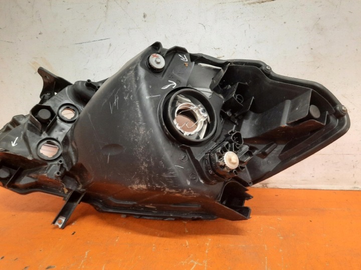 SUZUKI SX4 S-CROSS 13-16 PHARE DROITE AVANT PROJECTEUR DROIT 10017733