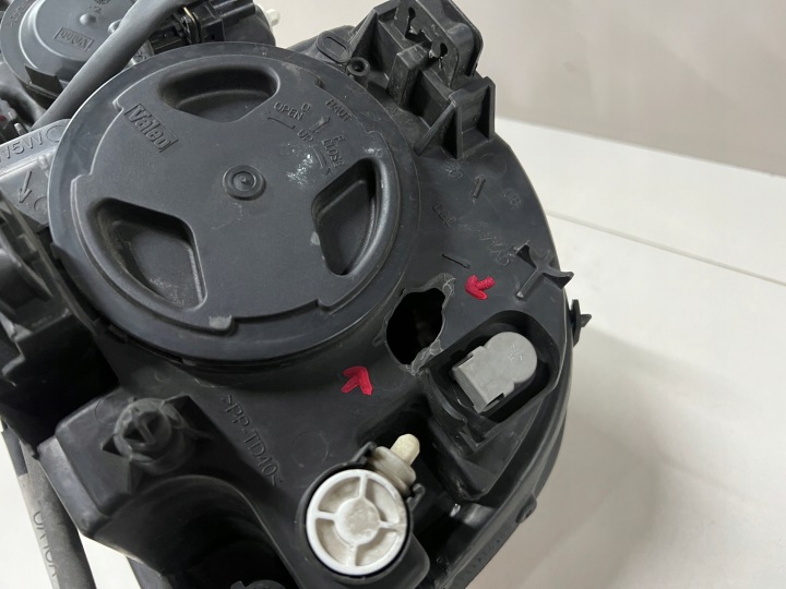 PHARE AVANT DROITE VOLVO XC90 LIFT XÉNON 3111846