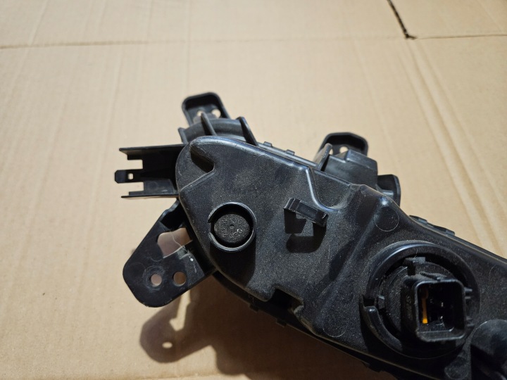 LANTERNE VERS CONDUITE DIURNE FJD DROIT HYUNDAI I30 III 17- 3 GOUPILLE
