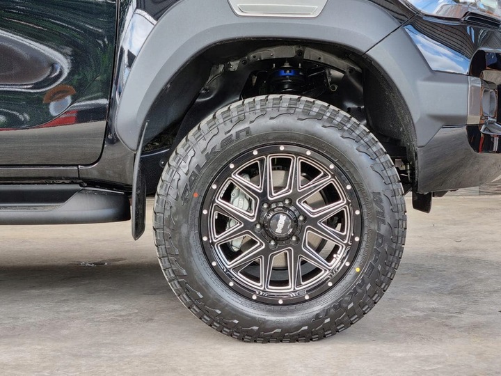 LLANTAS 18 X9 ET12 5X127 JEEP RUBICON WRANGLER GRAND CHEROKEE COMMANDER 