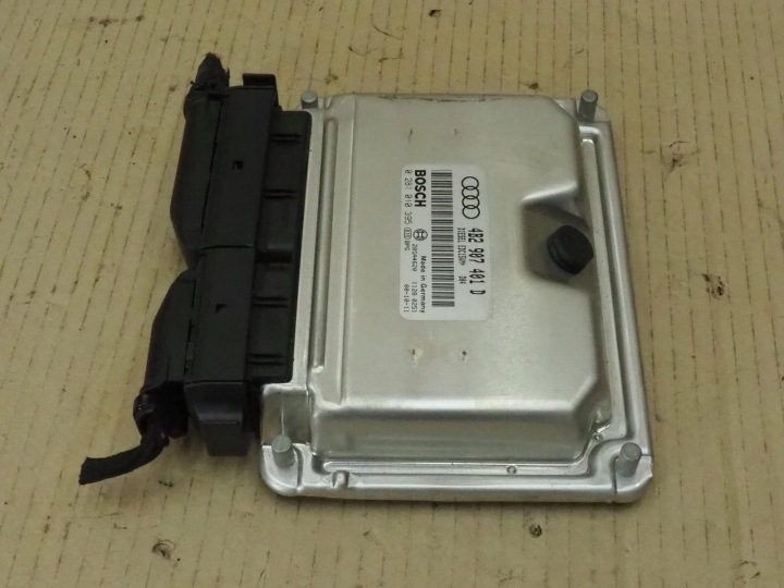 CONTRÔLEUR MOTEUR AUDI A6 C5 2.5 TDI 4B2907401D