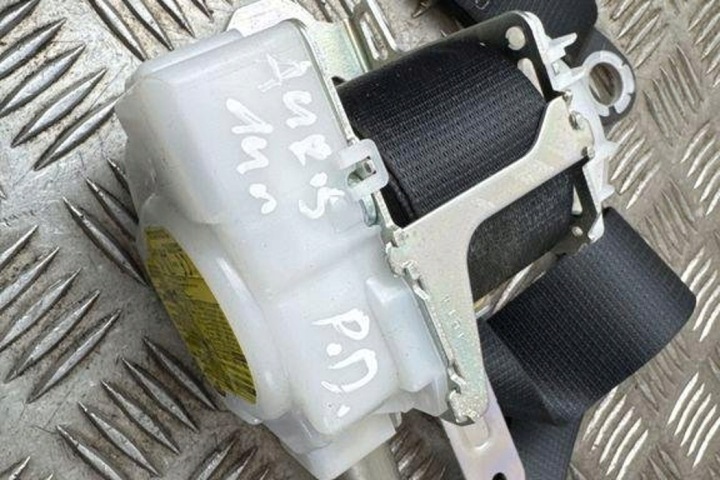 CEINTURE DE SÉCURITÉ AVANT DROIT TOYOTA AURIS (_E18_) N088631 1.8L 2014