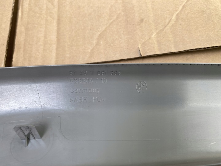 BMW 5 E61 MOULURE COUVERCLES DE COFFRE COUVERCLES DE COFFRE GAUCHE ARRIÈRE COULEUR GRISE