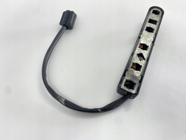 DOUILLE D'AMPOULE ARRIÈRE CADRE ZAROWEK GAUCHE ARRIÈRE MERCEDES W124 UNIVERSEL ULO 3831017
