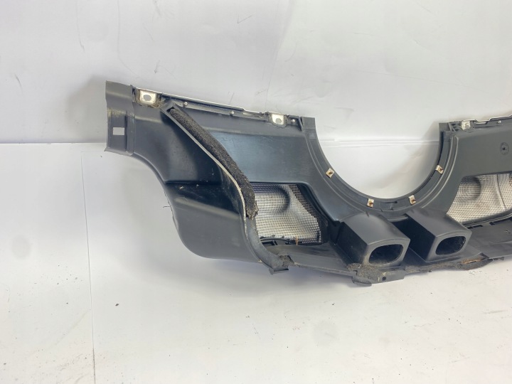 DOUBLURE DE PASSAGE DE ROUE CENTRAL PLASTIQUE PROTECTION ESSUIE-GLACES MERCEDES W124 1246200978