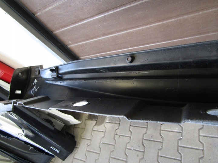 MOULURE SEUIL GAUCHE TOYOTA AVENSIS LIFT 15- T27