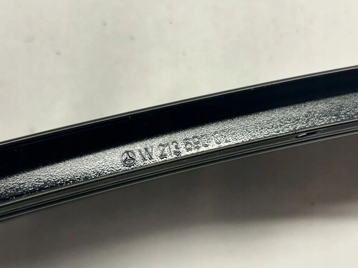 MERCEDES-BENZ E W213 MOULURE VITRES COUPÉ DROITE CÔTÉ A2136900287 2017