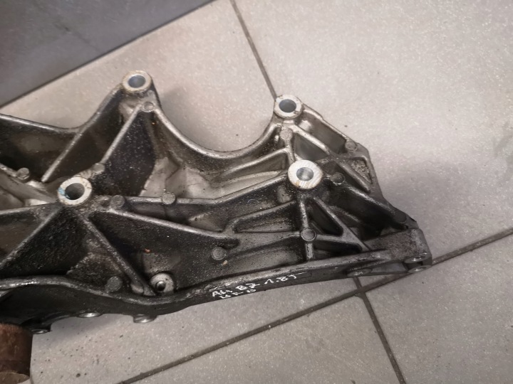 POIGNÉE ALTERNATEUR AUDI A4 B7 1.8T BFB 06D903143D