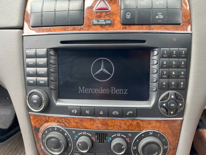COMAND RADIO NAVIGATION OE MERCEDES CLK W209 LIFT A2098208289 A2098207289