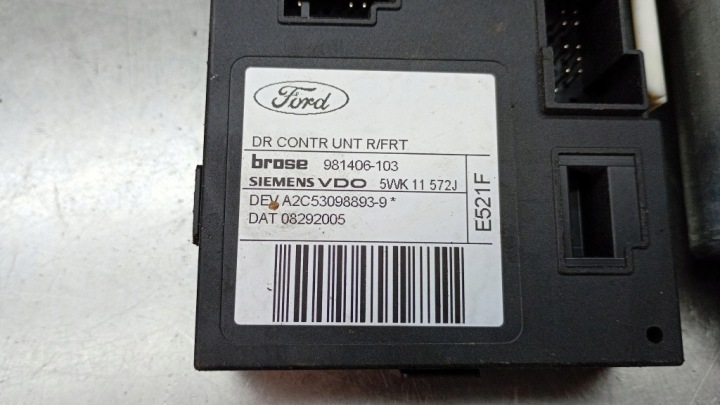 PETIT MOTEUR VITRES DROIT AVANT FORD C-MAX I 1.8B 06R 5WK11572J
