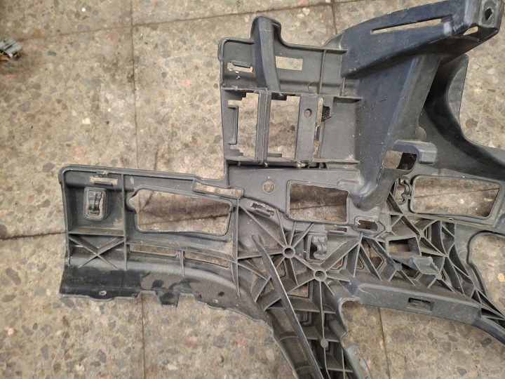 A2048855165 GLISSIÈRE SUPPORT PARE-CHOCS GAUCHE AVANT MERCEDES GLK