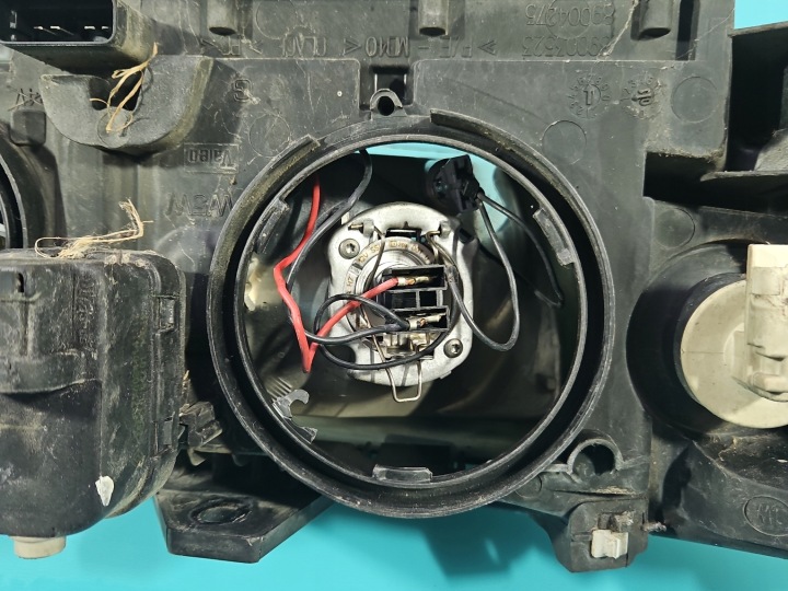PROJECTEUR GAUCHE PHARE AVANT RENAULT LAGUNA II EUROPE 8200002845