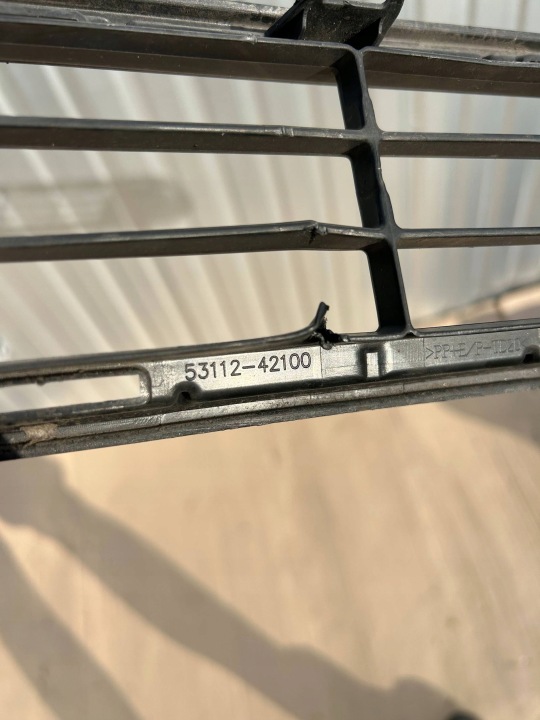 TOYOTA RAV4 LIFT 15-18 GRILLE CENTRALE SUPÉRIEURE PARE-CHOCS AVANT 5311242100