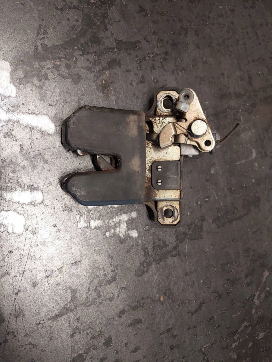 SERRURE COUVERCLES DE COFFRE ARRIÈRE COUVERCLES DE COFFRE VOLKSWAGEN PASSAT B5 3B5827505A
