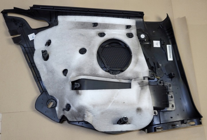 COLLECTEUR GARNITURE ALCANTARA SOUL DROIT ARRIÈRE AUDI A5 8T COUPÉ OE