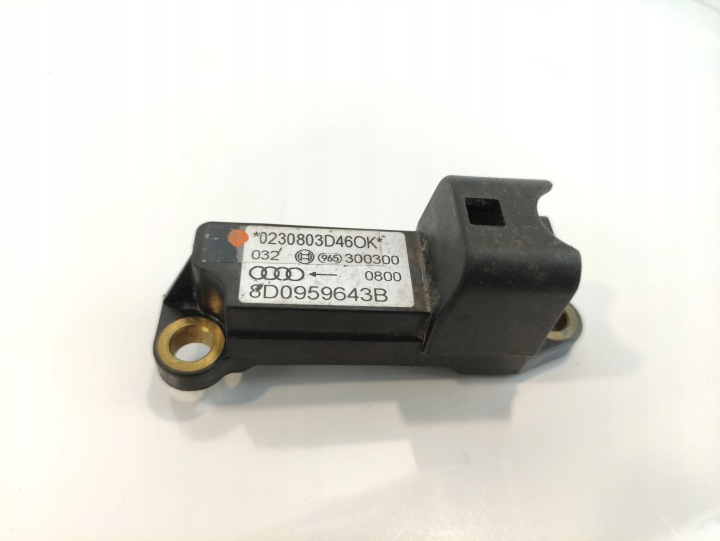 AUDI A4 S4 B5 8D CAPTEUR DE COLLISION AIRBAG 8D0959643B