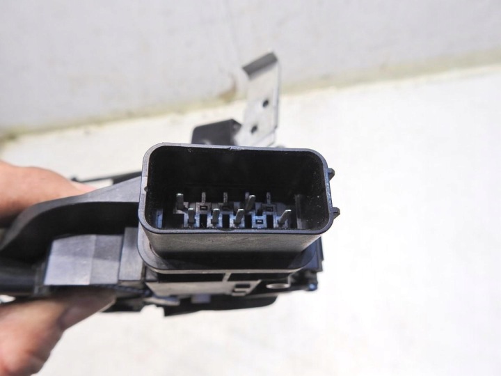 SERRURE DE PORTE GAUCHE AVANT 6 GOUPILLE FORD S-MAX MK1