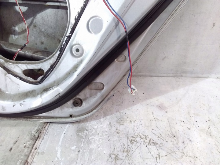 PORTES ARRIÈRE DROITE CÔTÉ TOYOTA COROLLA VERSO E121