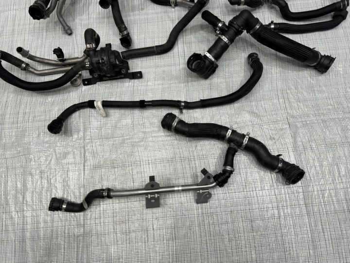 CONDUITES DE DÉRIVATION EAU ENSEMBLE MASERATI GRECALE M182 TROFEO 52115758
