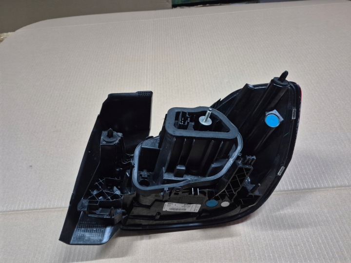 OPEL CORSA F PHARE ARRIÈRE ARRIÈRE GAUCHE