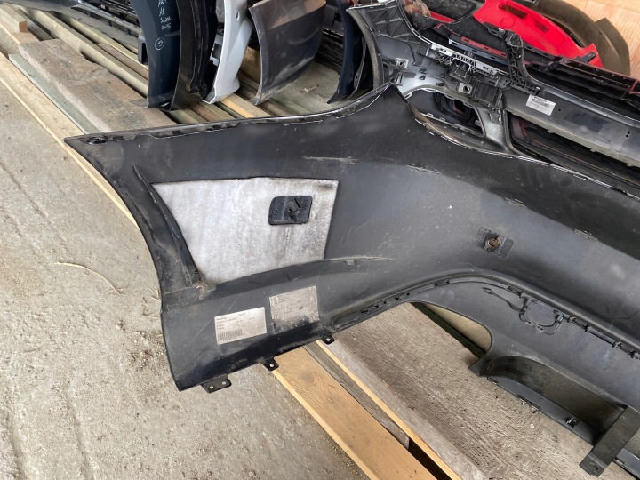 MERCEDES W117 CLA PARE-CHOCS ARRIÈRE EN BON ÉTAT ORIGINAL