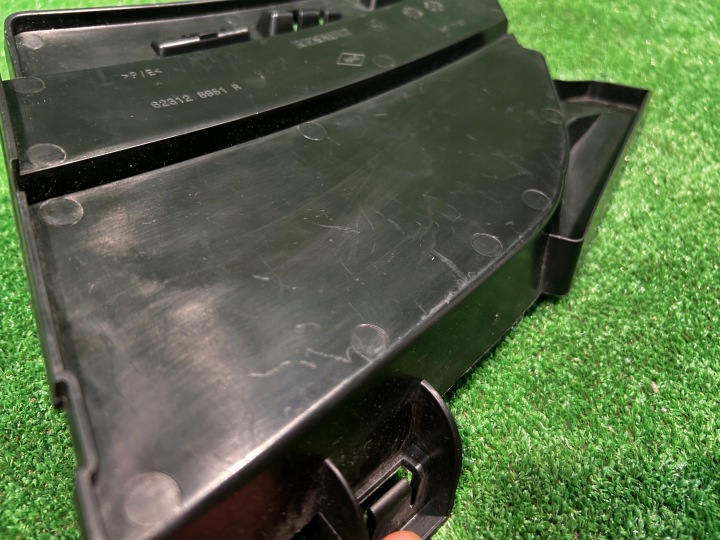DACIA DOKKER GRILLE BOUCHON PARE-CHOCS DROITE AVANT AVANT 623128951R