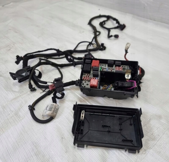 BOÎTE FUSIBLES OPEL CORSA D 1,4 13292736