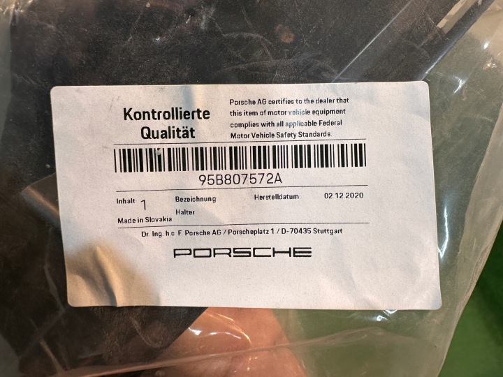 PORSCHE MACAN 95B FIXATION GLISSIÈRE PARE-CHOCS DROIT ARRIÈRE ARRIÈRE 95B807572A