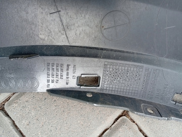 ANGLE PARE-CHOCS AUDI Q3 83A