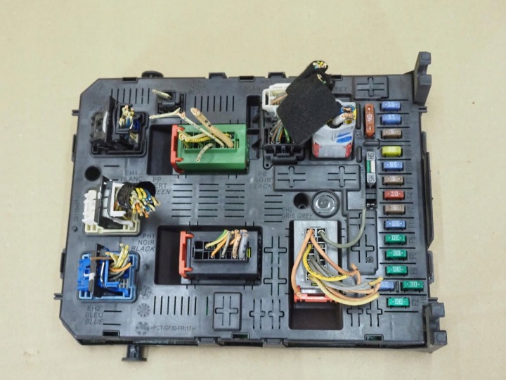 MODULE FUSIBLE CITROEN C5 PEUGEOT 407 966405888001