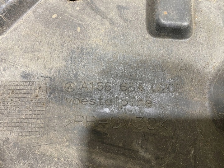 MERCEDES-BENZ GLS X166 2019 PROTECTION INFÉRIEURE RÉSERVOIR CARBURANTS A1666840200