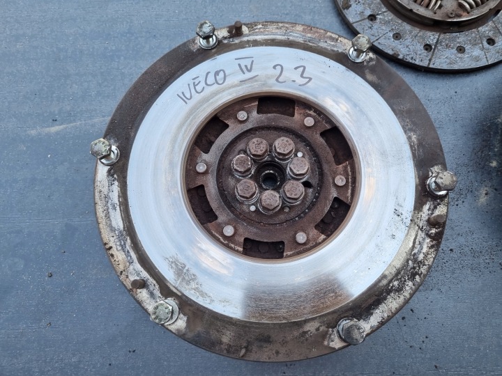 IVECO DAILY IV 06-12 2.3 VOLANT BIMASSE DISQUE COLLIER ENSEMBLE