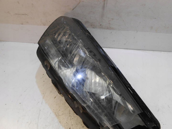 SKODA FABIA IV MK4 PHARE DROITE AVANT COMPLET LED SUR PIÈCES 6VB941016