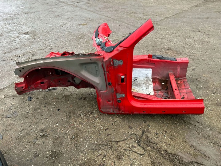 QUART AVANT GAUCHE CÔTÉ DODGE CHALLENGER 68043927AD