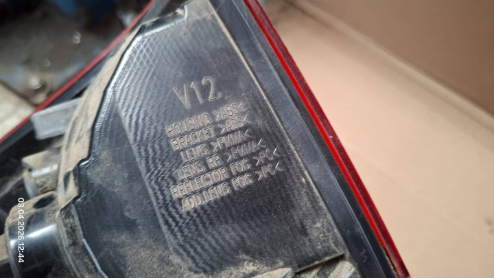 PHARE ARRIÈRE CÔTÉ DROITE NISSAN NAVARA D23 225.367 ÉTAT EN TRÈS BON ÉTAT