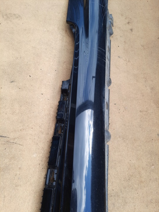 MOULURE SEUIL MERCEDES W207 AMG GAUCHE COULEUR 197