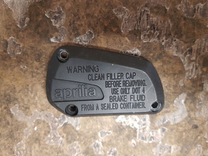 COUVERCLE POMPES APRILIA