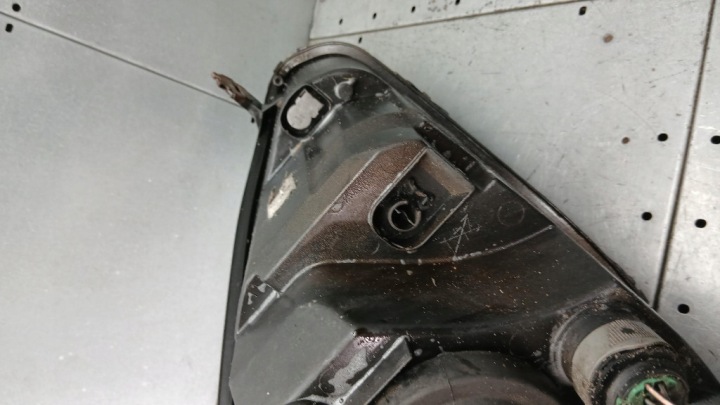 PROJECTEUR GAUCHE FIAT GRANDE PUNTO II 06R 1.2B