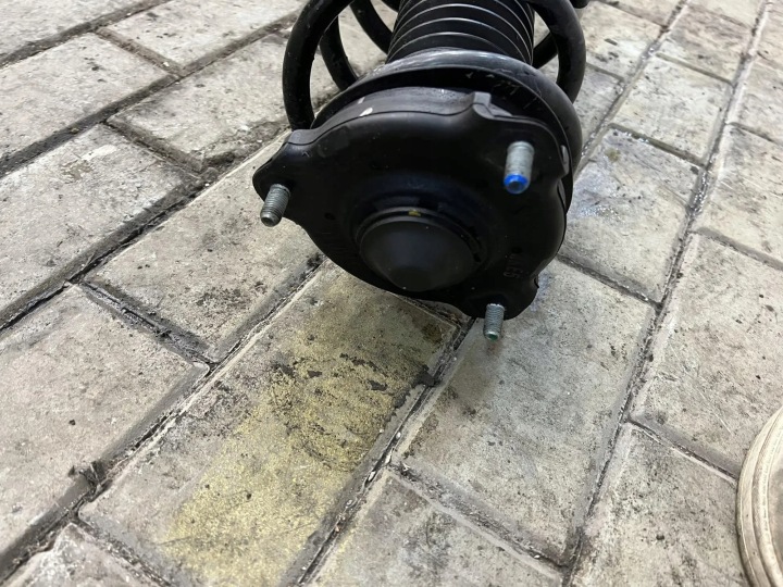 AMORTISSEUR AVANT DROIT HYUNDAI TUCSON (TL, TLE) D7834 1.6L GASOLINE