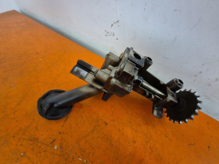 RENAULT MEGANE SCENIC II 03-06 1.9DCI POMPE HUILES 7700600252