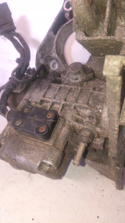 POIGNÉE ALTERNATEUR VW GOLF IV 1.9 TDI 038903143H POMPE ROTATIVE