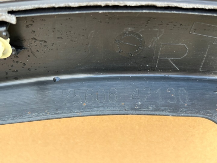 TOYOTA RAV4 DROITE MOULURE GARDE-BOUE ARRIÈRE ARRIÈRE