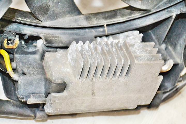 AUDI A4 B6 B7 ESSENCE VENTILATEUR AVEC MODULEM 8E0121205Q
