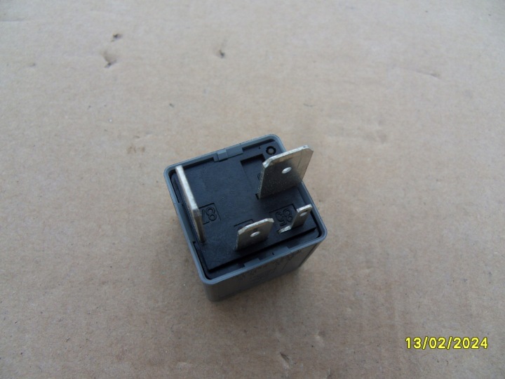 RELAIS 167 V23134-B55-X216 SME 191906383C