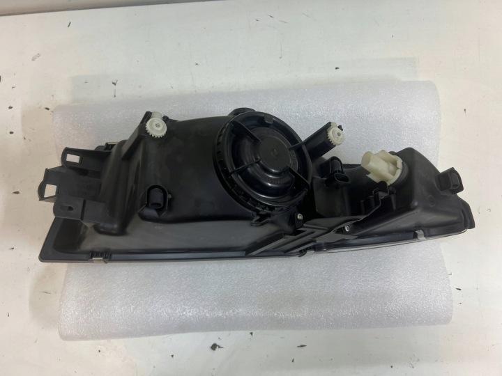 MITSUBISHI CARISMA PHARE DROITE AVANT DROIT AVANT NEUF OEM