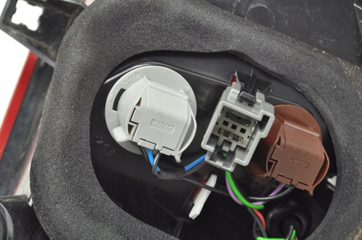 VOLVO XC60 I PHARE GAUCHE ARRIÈRE GAUCHE ARRIÈRE LIFT 31323034