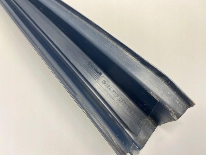 REVÊTEMENT CHÂSSIS VITRES PORTES GAUCHE AVANT MERCEDES W124 BERLINE UNIVERSEL 1247250171