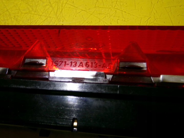 LANTERNE STOP PIED FORD FOCUS II LIFT UNIVERSEL 1S7113A613AE NR253